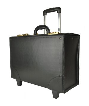 Celokožený kufor cestovný č.8173 s mechanikou v čiernej farbe.