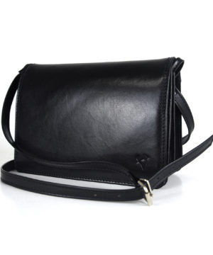Crossbody kožená kabelka, čierna, uzatváranie – magnet
