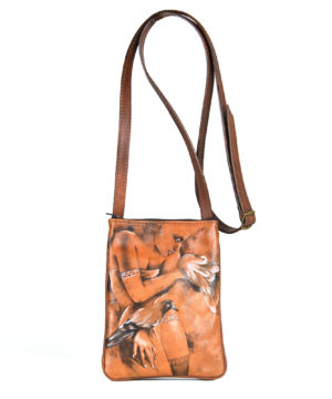 Ručne maľovaná crossbody kabelka č.8603 s motívom Žena s holubmi – Obrázok 5