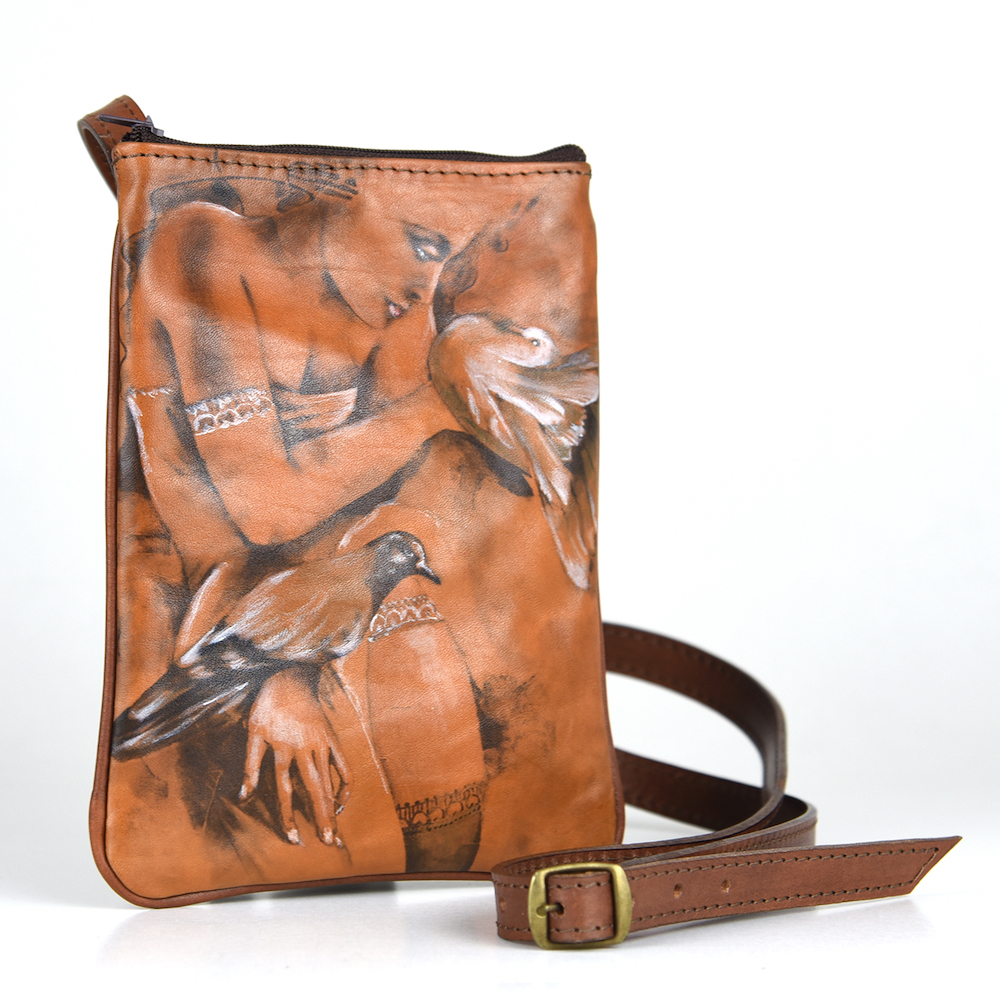 Ručne maľovaná crossbody kabelka č.8603 s motívom Žena s holubmi – Obrázok 3