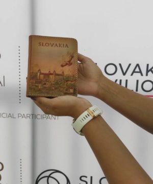 Ručne vytvarovaný, vyrezávaný a reliéfny kožený zápisník – Slovensko, Bratislavský hrad – Obrázok 3
