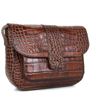 Alternative view of Malá kabelka crossbody z hovädzej kože s dezénom krokodíla v hnedej farbe