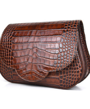Kabelka crossbody z hovädzej kože s dezénom krokodíla v hnedej farbe – Obrázok 5
