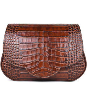 Kabelka crossbody z hovädzej kože s dezénom krokodíla v hnedej farbe