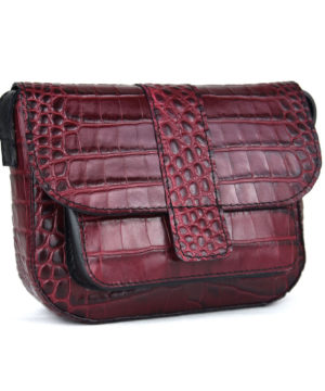 Malá kabelka crossbody z hovädzej kože s dezénom krokodíla v bordovej farbe – Obrázok 4