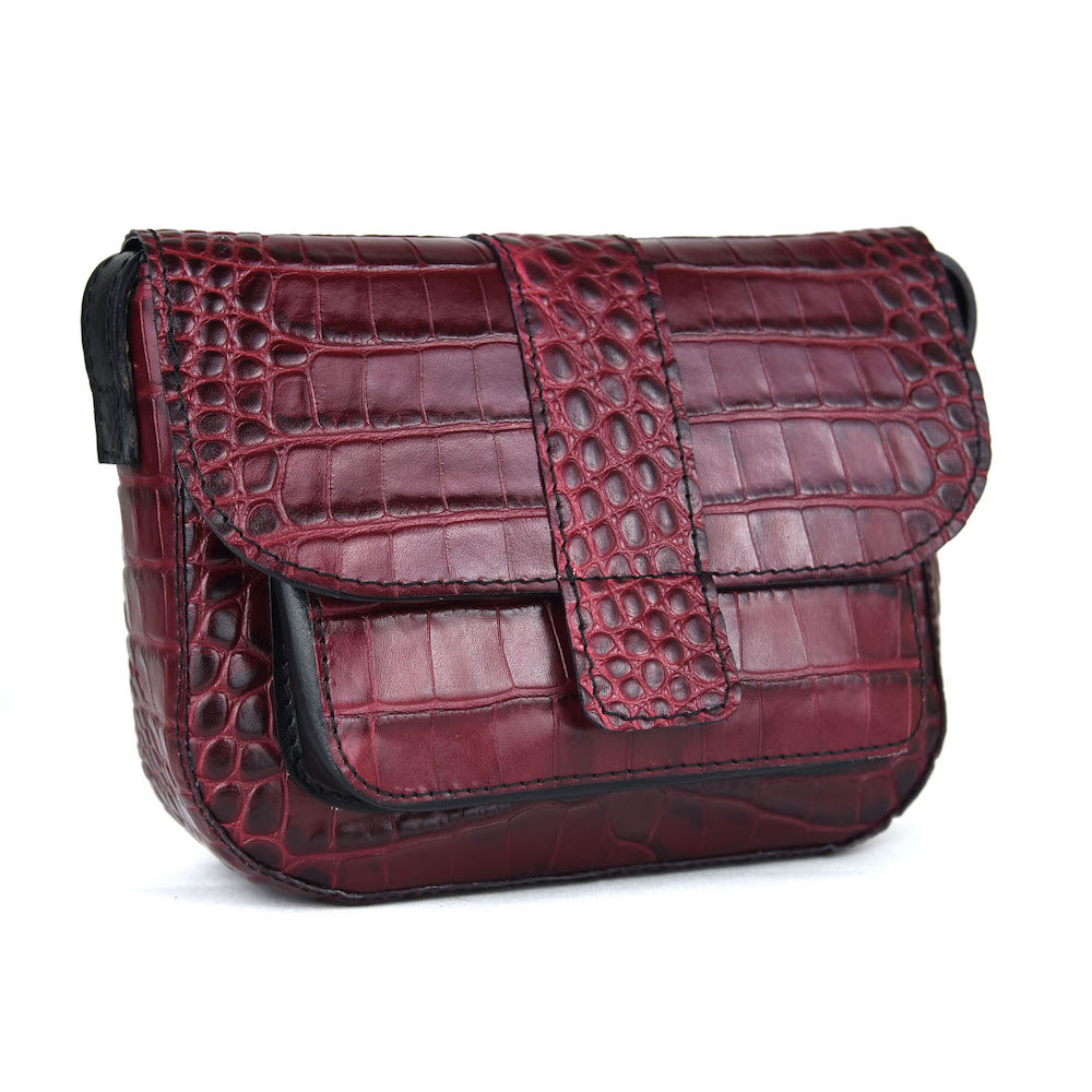 Malá kabelka crossbody z hovädzej kože s dezénom krokodíla v bordovej farbe – Obrázok 4