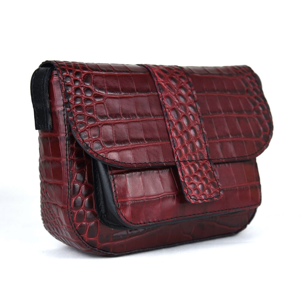 Malá kabelka crossbody z hovädzej kože s dezénom krokodíla v bordovej farbe – Obrázok 5