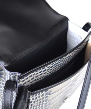 Kabelka crossbody z hovädzej kože s dezénom krokodíla v šedej farbe – Obrázok 10