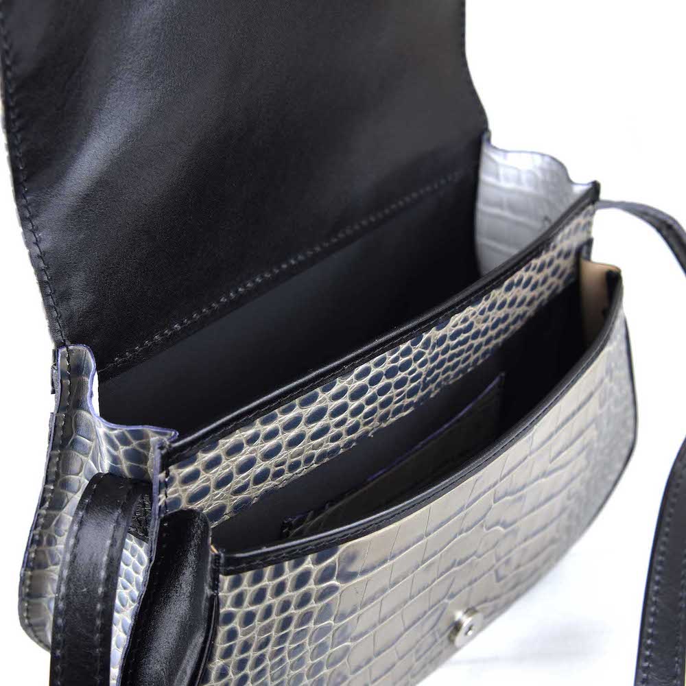 Kabelka crossbody z hovädzej kože s dezénom krokodíla v šedej farbe – Obrázok 6