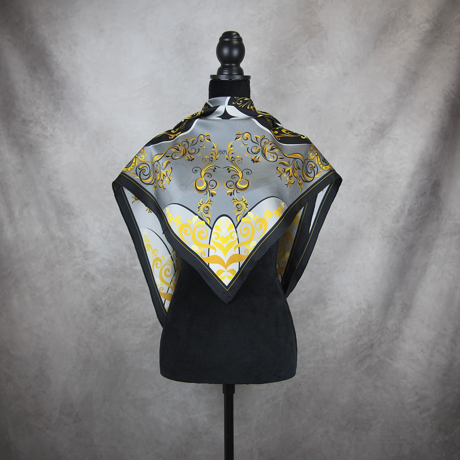 Hodvábna šatka ORNAMENT - ZLATÝ, 90 x 90cm, Vyrobené na Slovensku