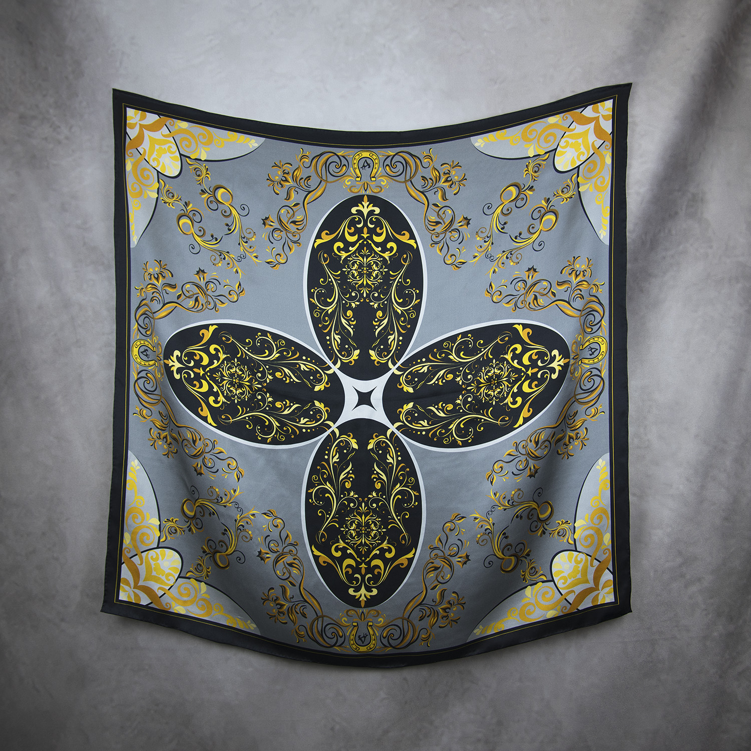 Hodvábna šatka ORNAMENT - ZLATÝ, 90 x 90cm, Vyrobené na Slovensku – Obrázok 2