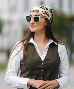 Hodvábna šatka ČIČMANY - ČIERNO-FAREBNÉ, 90 x 90cm, Vyrobené na Slovensku – Obrázok 5
