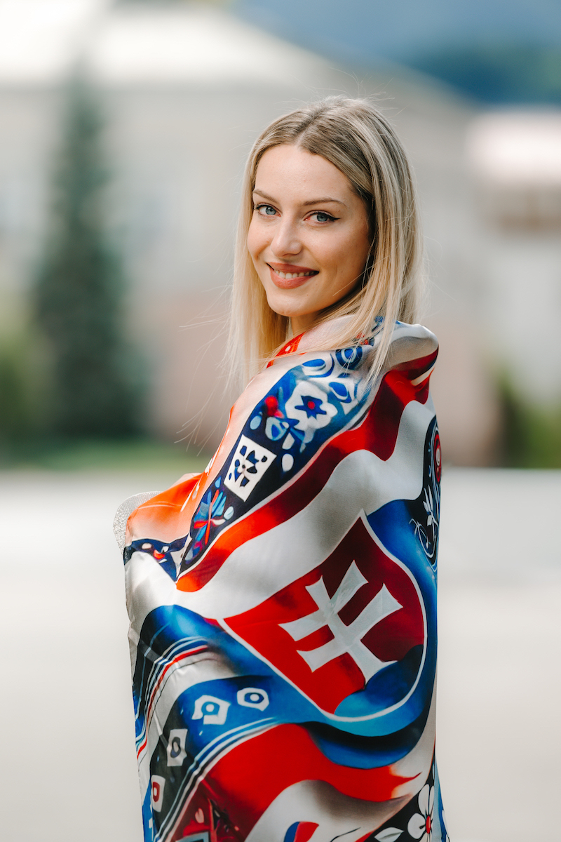 Hodvábna šatka SLOVENSKÁ VLAJKA, 90 x 90cm, Vyrobené na Slovensku – Obrázok 8