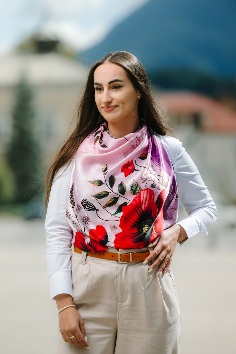 Hodvábna šatka MAK VLČÍ - FIALOVÝ, 90 x 90cm, Vyrobené na Slovensku – Obrázok 8