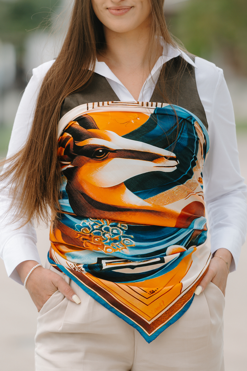 Hodvábna šatka KAMZÍK - MODRÝ, 90 x 90cm, Vyrobené na Slovensku – Obrázok 11