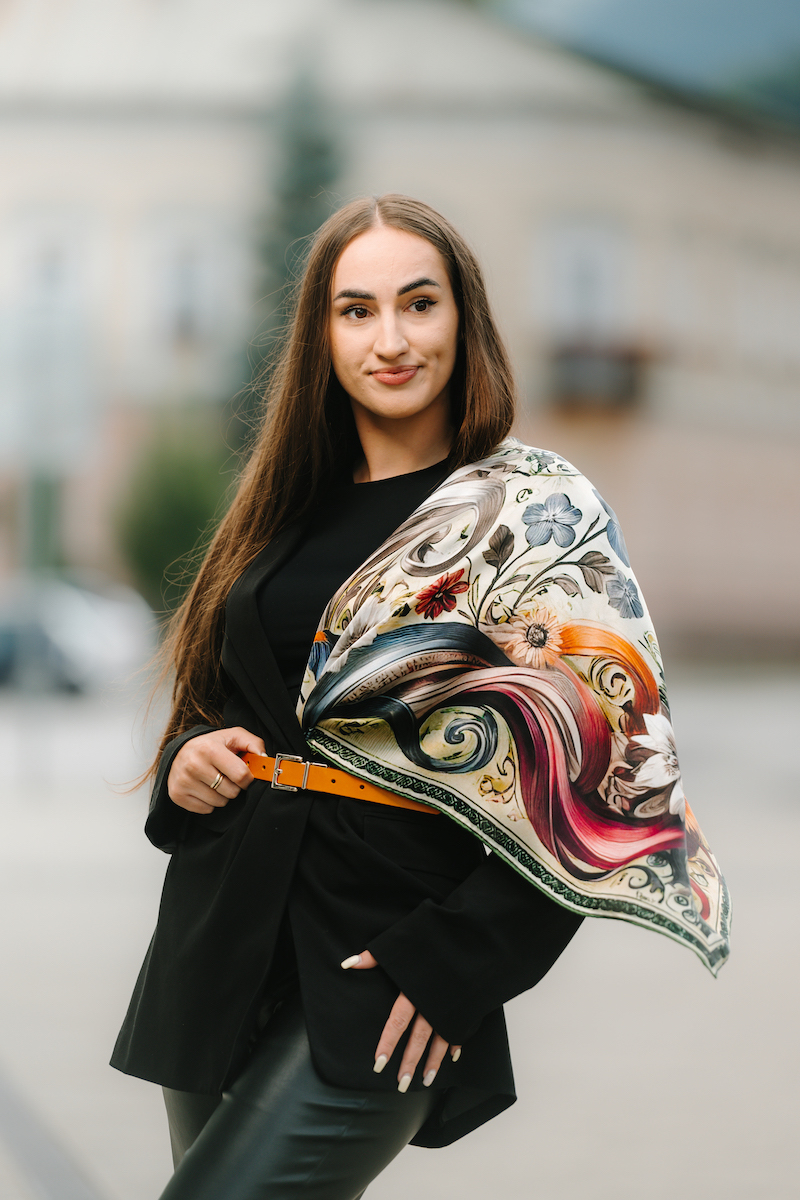 Hodvábna šatka LÚČNE KVETY - ZELENÉ, 90 x 90cm, Vyrobené na Slovensku – Obrázok 5