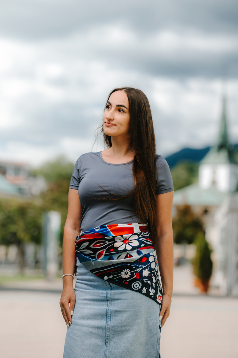 Hodvábna šatka SLOVENSKÁ VLAJKA, 90 x 90cm, Vyrobené na Slovensku – Obrázok 7